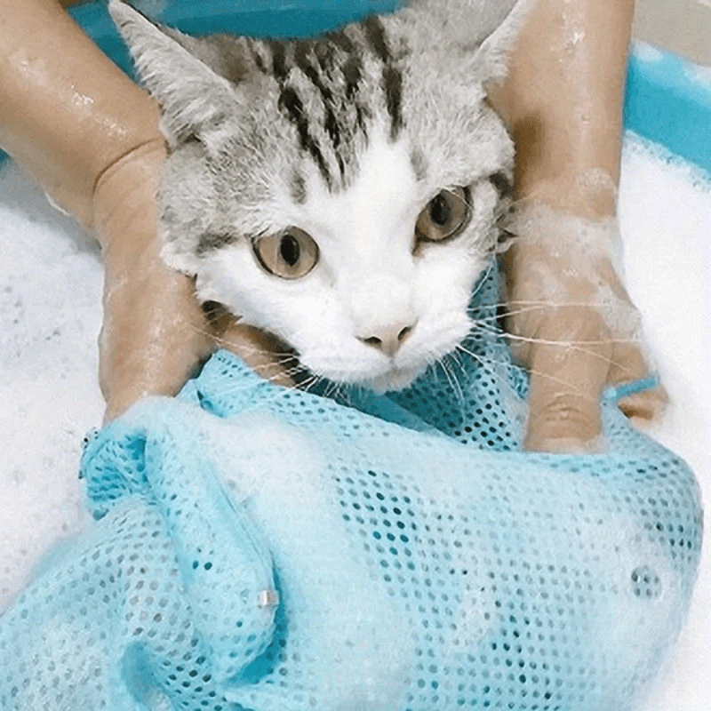 Comfortable non-electric polyester cat grooming bag for nail trimming and bathing.