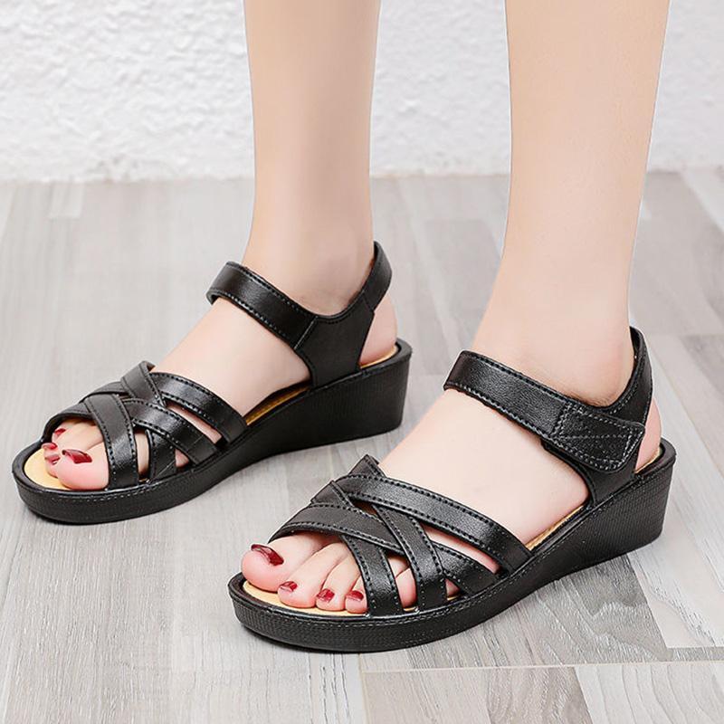 Summer flat sandals for women, with soft soles, ideal for the beach or as mother shoes.