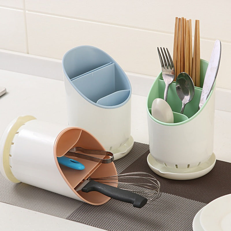 Electricity is not required for this durable plastic utensil holder with a draining tray. It features a dual-layer design and is perfect for organizing kitchen cutlery and utensils in an open-storage style.