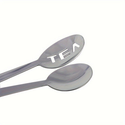 This 1pc Mini Tea Bag Squeezer is made of stainless steel and is a convenient tool for handling food in kitchens and restaurants. It can also be used for gripping round herbs.