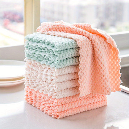 10 polyester cleaning towels for kitchen and bar cleaning, lint-free and absorbent.