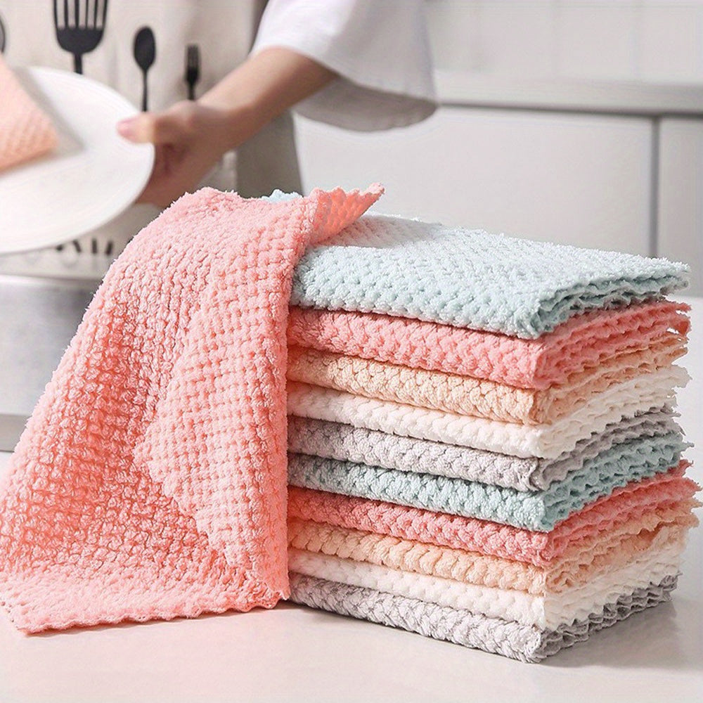 10 polyester cleaning towels for kitchen and bar cleaning, lint-free and absorbent.