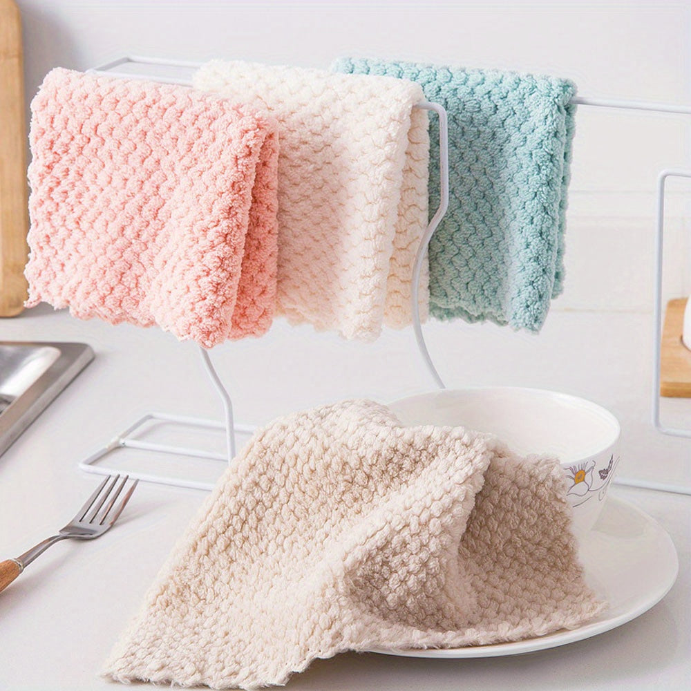 10 polyester cleaning towels for kitchen and bar cleaning, lint-free and absorbent.