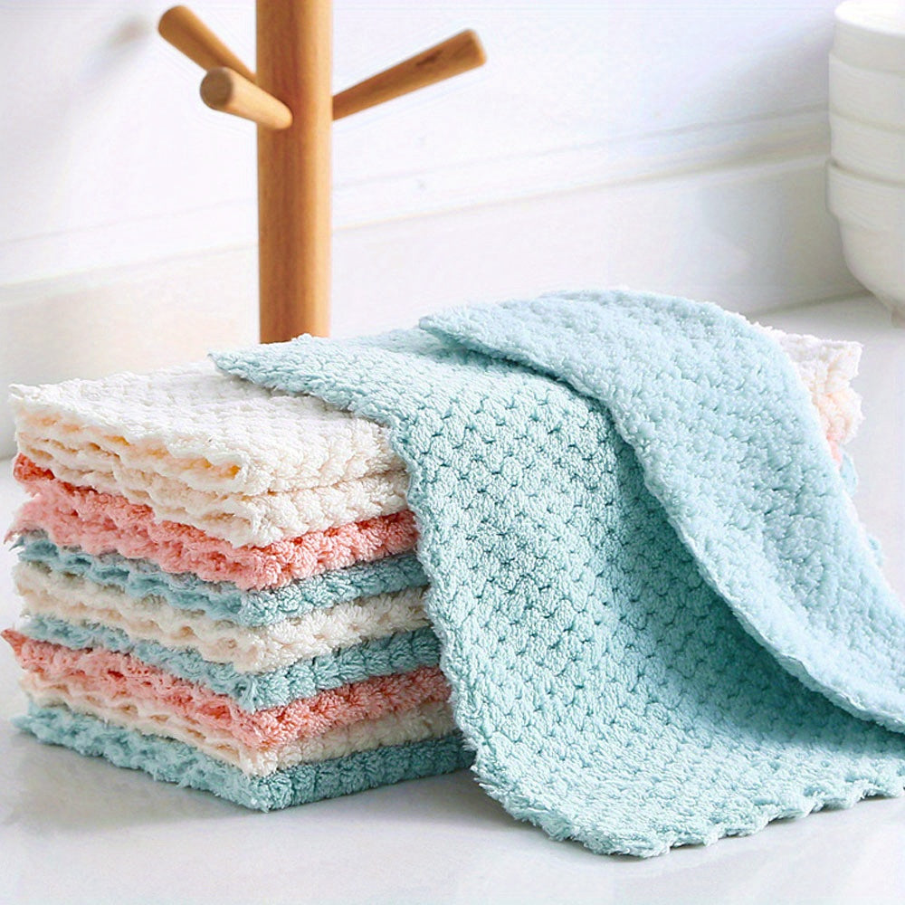 10 polyester cleaning towels for kitchen and bar cleaning, lint-free and absorbent.