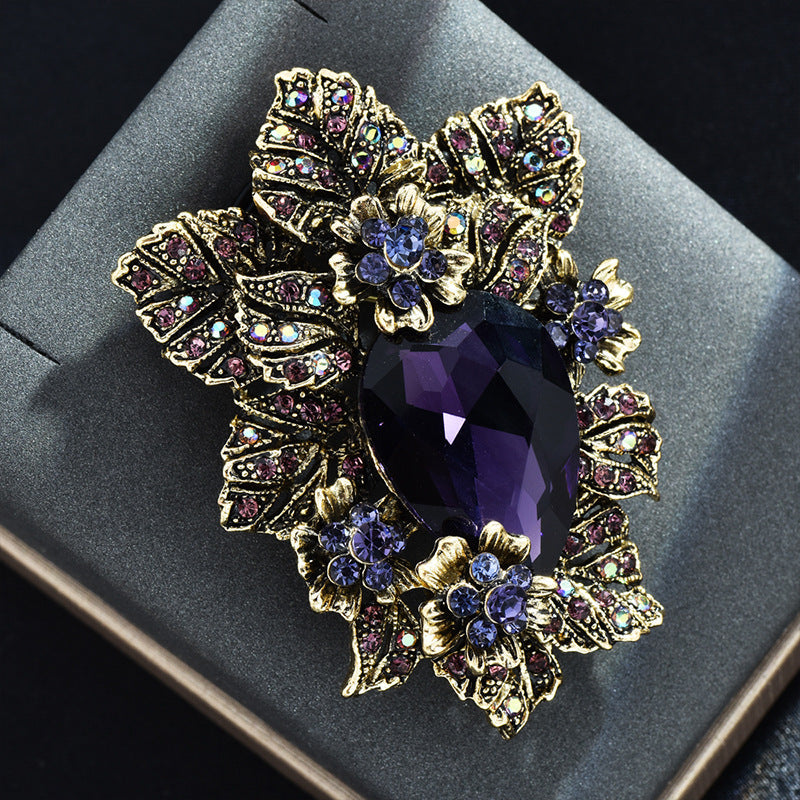 Stunning Crystal Flower Brooch - Adorned with Sparkling Rhinestones, Timeless Vintage-Inspired Style for Ladies and Girls