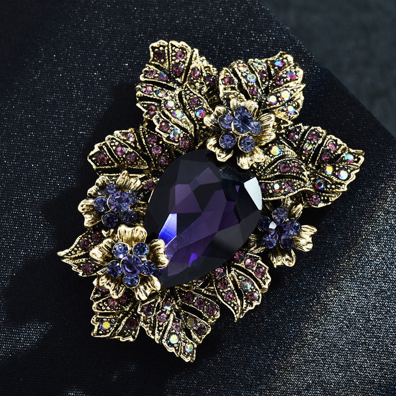 Stunning Crystal Flower Brooch - Adorned with Sparkling Rhinestones, Timeless Vintage-Inspired Style for Ladies and Girls