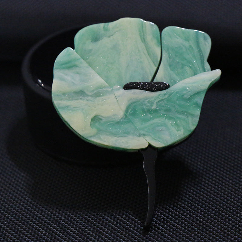 Stylish and minimalist acrylic flower brooches with large petals for women's coats and suits.