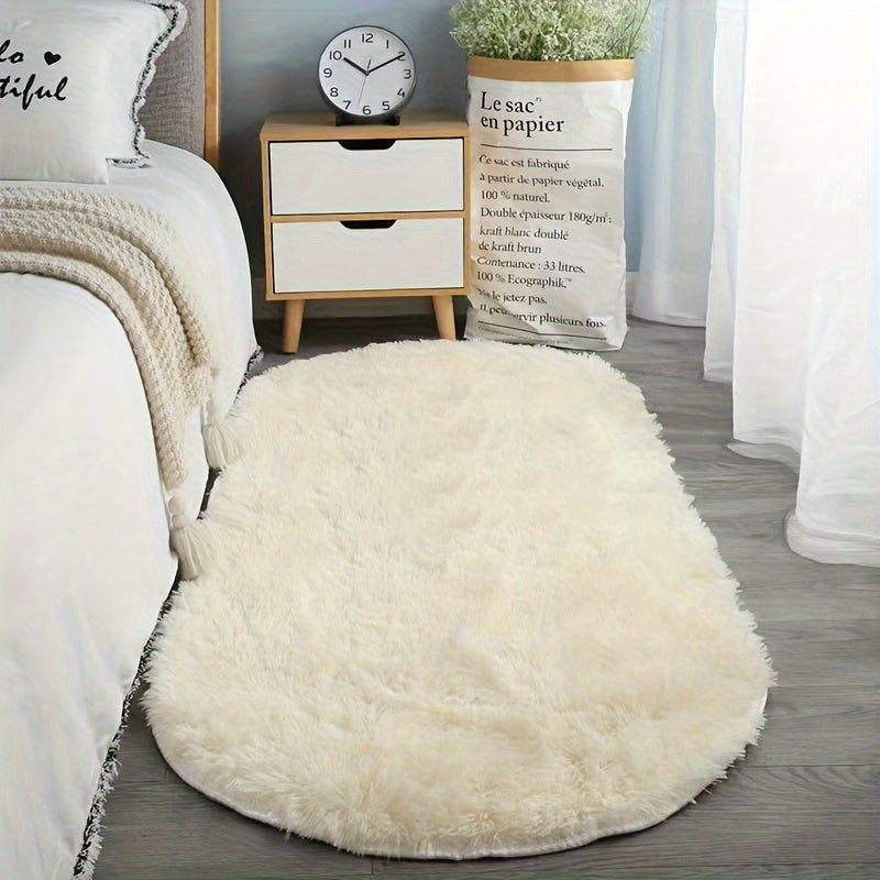 Oval Faux Fur Area Rug - Soft Polyester Non-Slip Carpet for Bedroom, Indoor Spaces, and Rooms. Easily Hand Washable, Versatile Mat for Home, Leisure Areas, and Hotel Decor.