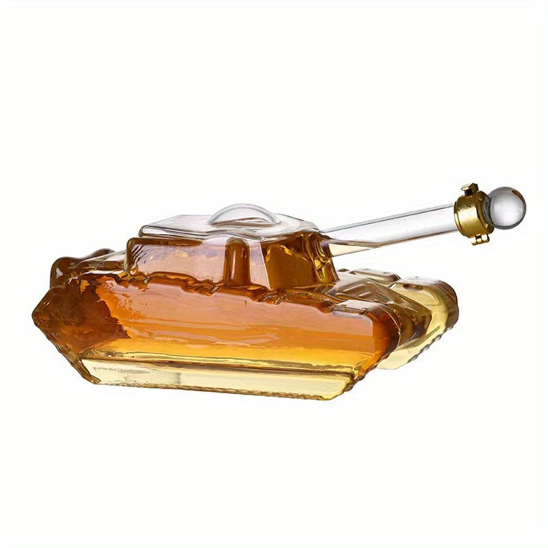 Wine decanter shaped like a tank, made of borosilicate glass with a dispensing buckle, no pattern, no electricity needed.