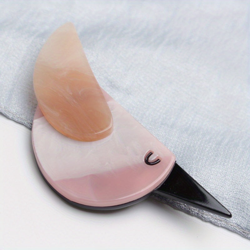 Stylish Acrylic Bird Brooch Pin - Make a Statement with this Delightful Fashion Accessory, Ideal for Gifting to Loved Ones.