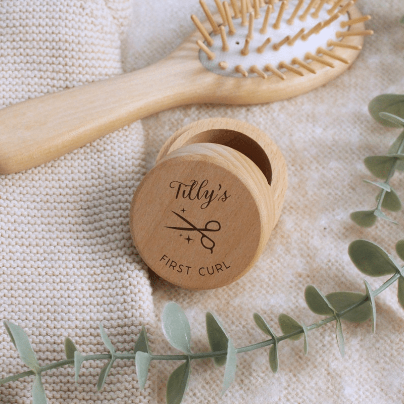 Customized set for a child's first tooth and curl keepsake - Engraved wooden trinket box for preserving memories of your little one, a thoughtful gift for christenings, showers, or first haircuts.