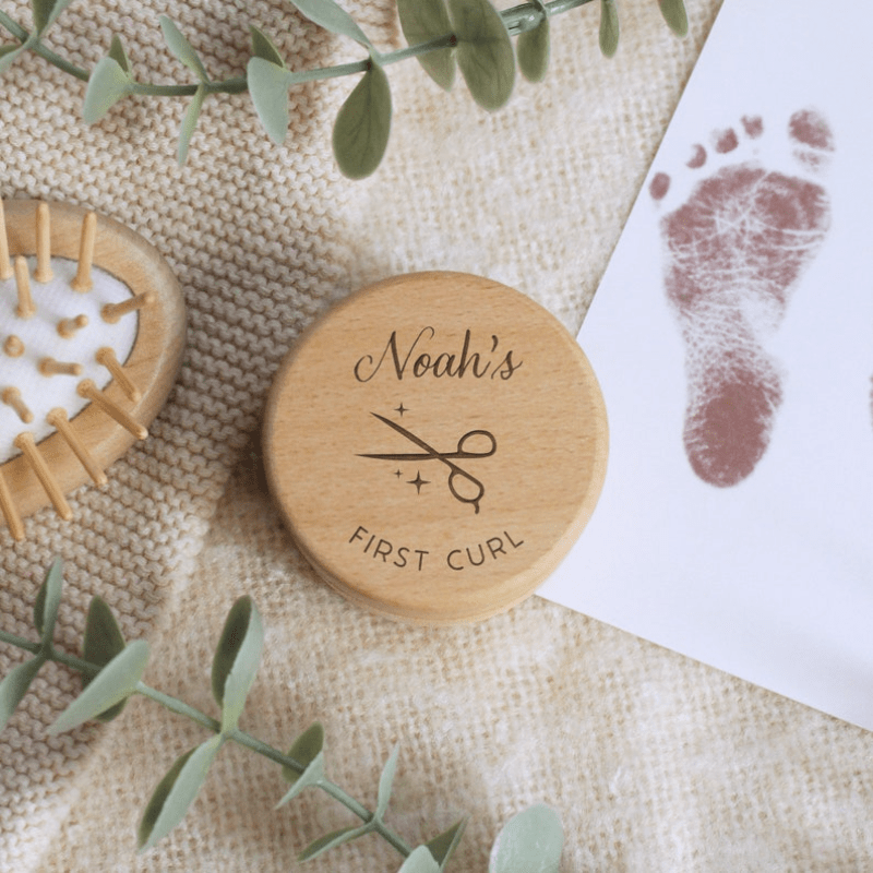 Customized set for a child's first tooth and curl keepsake - Engraved wooden trinket box for preserving memories of your little one, a thoughtful gift for christenings, showers, or first haircuts.