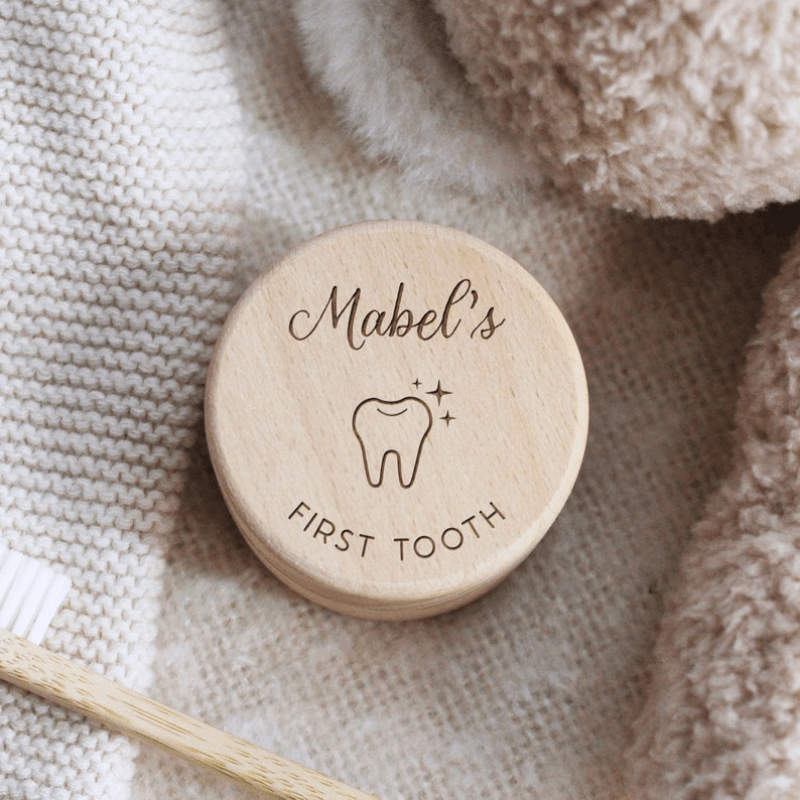 Customized set for a child's first tooth and curl keepsake - Engraved wooden trinket box for preserving memories of your little one, a thoughtful gift for christenings, showers, or first haircuts.