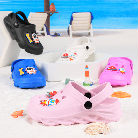 Stylish closed-toe slip-on sandals with cartoon charms for kids, breathable and non-slip for indoor and outdoor use.