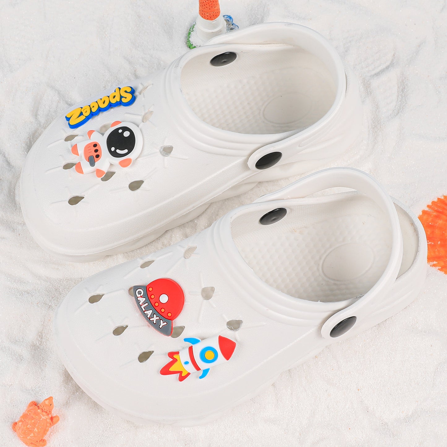 Stylish closed-toe slip-on sandals with cartoon charms for kids, breathable and non-slip for indoor and outdoor use.