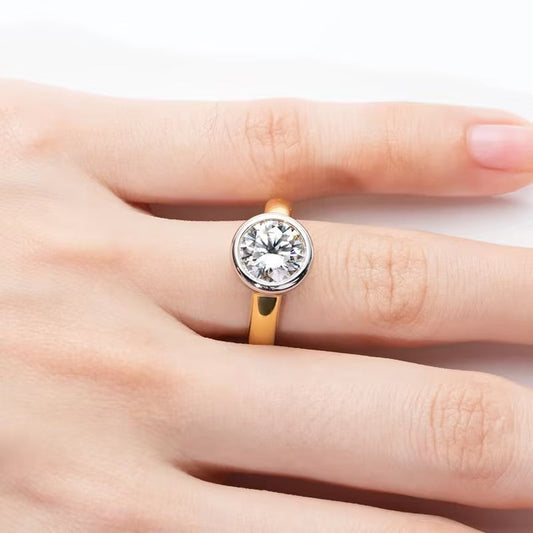 This stunning 925 Sterling Silver Moissanite Ring features a 3 Carat Vintage-Inspired Wave Design, making it a stylish unisex fashion accessory. With its all-season versatility and luxurious 18K gold plating, this ring is perfect for weddings