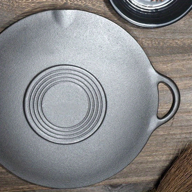 Single non-stick skillet made of cast iron with two handles for grilling and frying. Can be used on gas and induction stoves. Handwashing recommended.