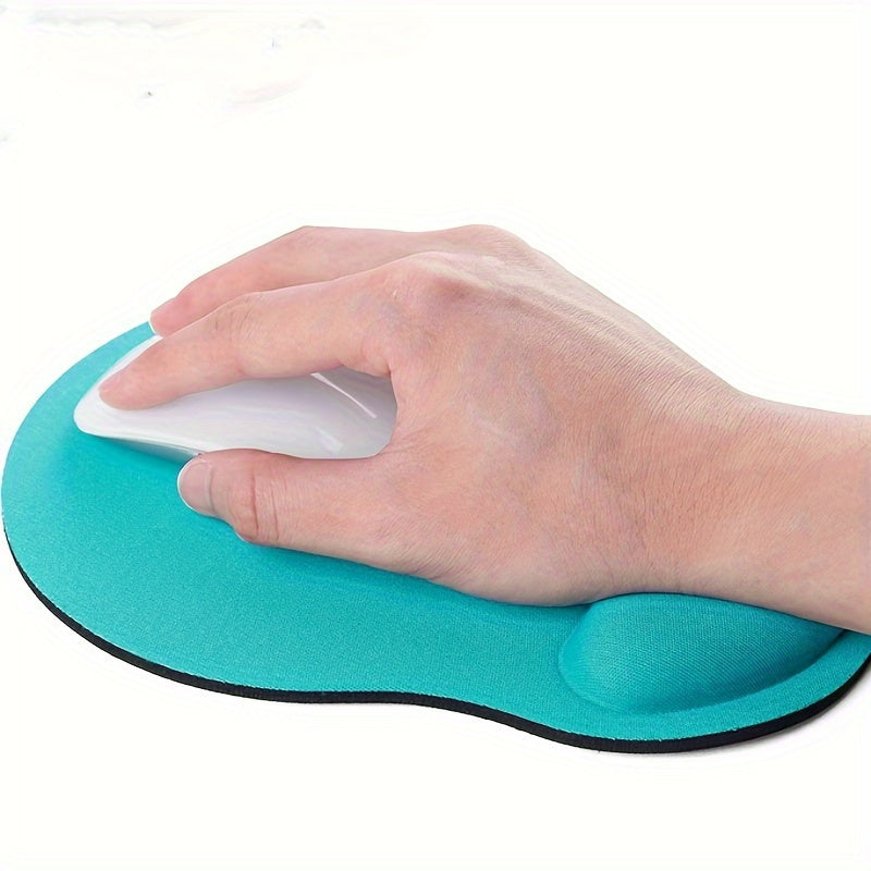 Ergonomic mouse pad with rubber wrist rest - Guards wrist during extended work periods