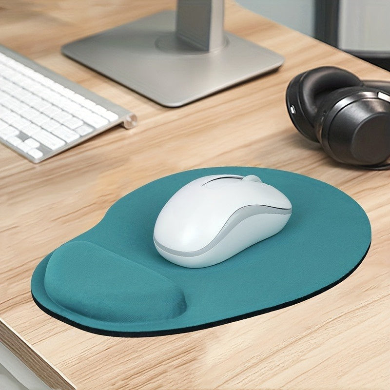 Ergonomic mouse pad with rubber wrist rest - Guards wrist during extended work periods