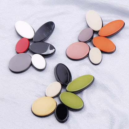 Dongdaemun's Elegant Acrylic Flower Brooch Pin: Luxurious Oval Design, Non-Slip Fashion Accessory for Women, Korean Version, Anti-Slip Feature, Fashionable Accessory