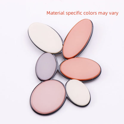 Dongdaemun's Elegant Acrylic Flower Brooch Pin: Luxurious Oval Design, Non-Slip Fashion Accessory for Women, Korean Version, Anti-Slip Feature, Fashionable Accessory