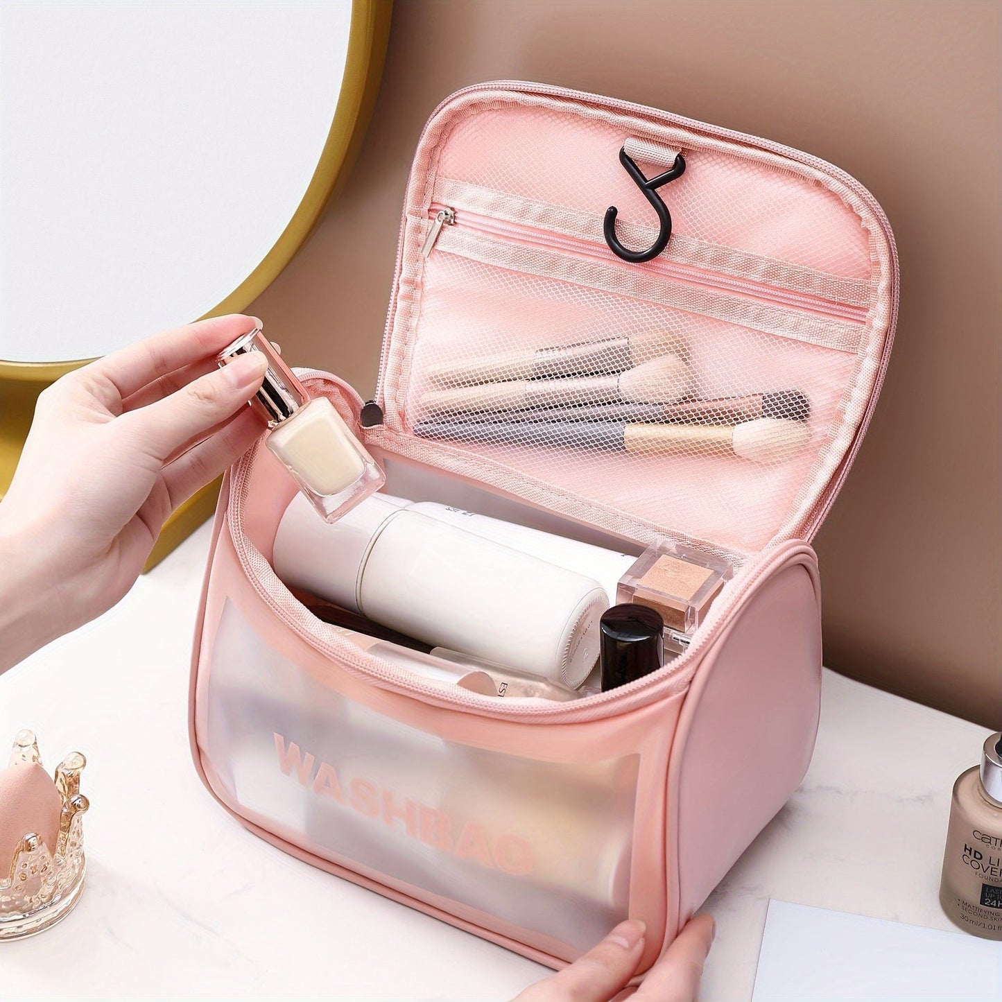 Durable and portable, this frosted PVC cosmetic bag has a large capacity and is water-resistant and translucent. Perfect for storing makeup and toiletries, this bag is the perfect travel companion.