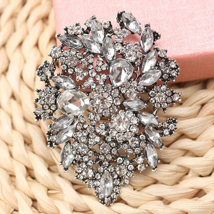 Chic and Sparkling Floral Brooch with Rhinestones, Stylish Fashion Accessory, Minimalist Design, Oversized Flower Lapel Pin Perfect for Weddings and Special Occasions