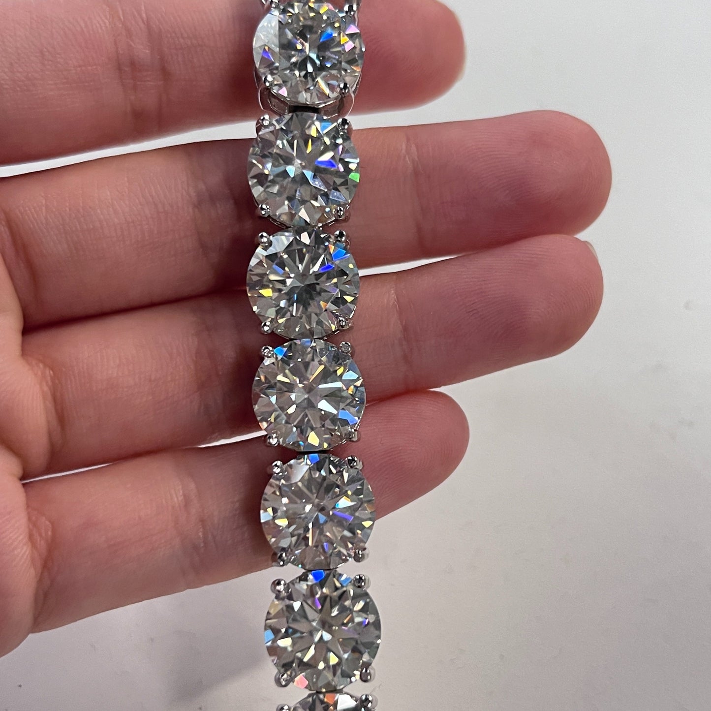 925 Sterling Silver bracelet featuring a silvery 23g, 85 carat Moissanite beaded design. This glamorous jewelry piece measures 19.99cm/7.87in and is the perfect anniversary gift. Includes a total of 17 stunning stones.