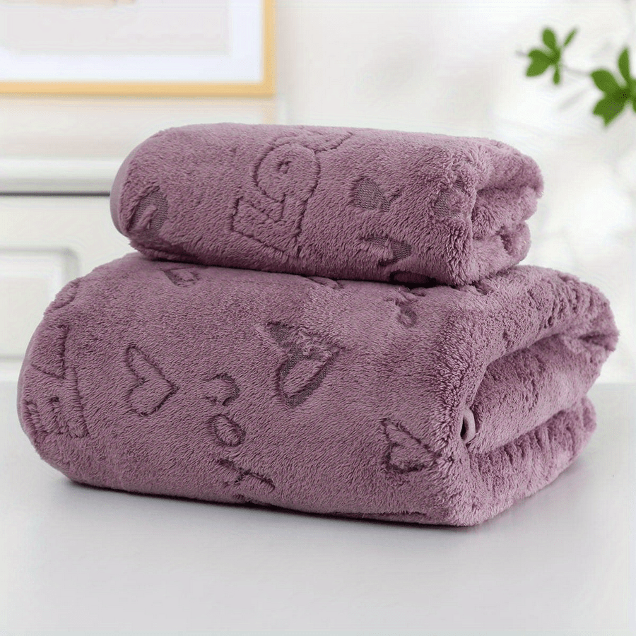 1 set of Coral Velvet washcloth towels includes 2 pieces: 1 piece measuring 34*75cm and 1 piece measuring 70*140cm, or alternatively 1 piece measuring 40*80cm and 1 piece measuring