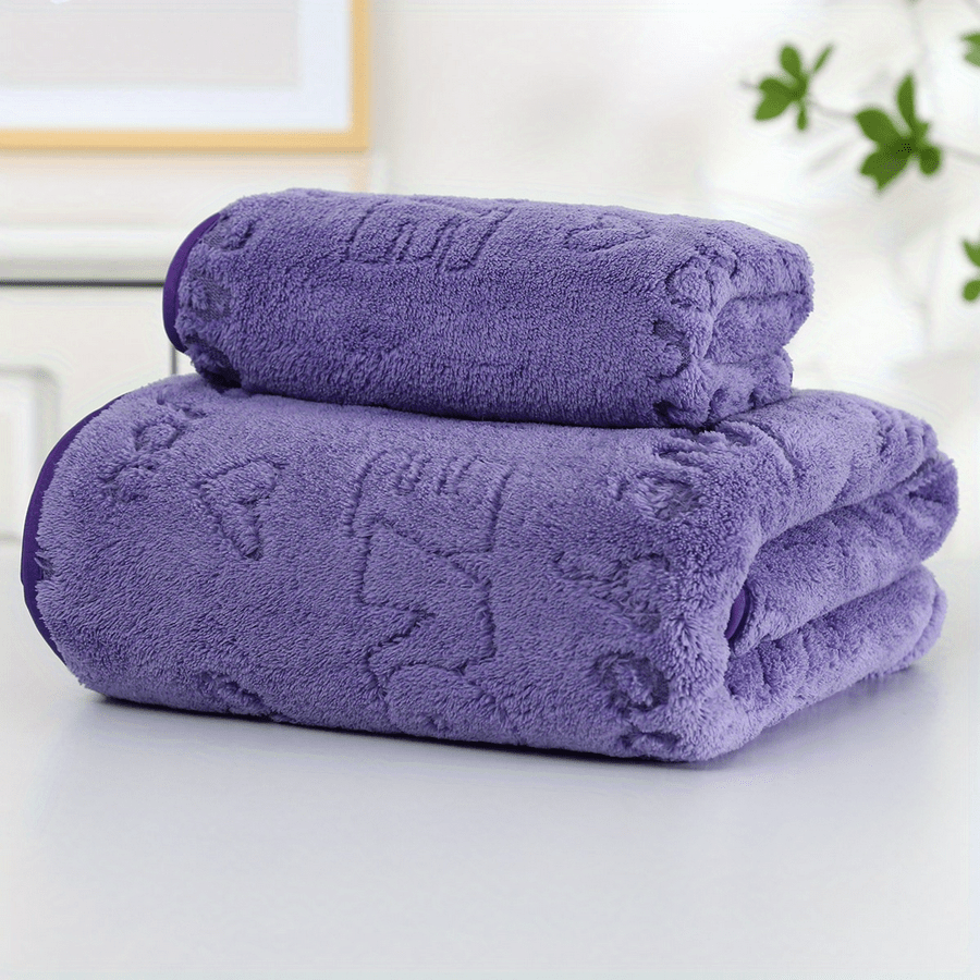 1 set of Coral Velvet washcloth towels includes 2 pieces: 1 piece measuring 34*75cm and 1 piece measuring 70*140cm, or alternatively 1 piece measuring 40*80cm and 1 piece measuring