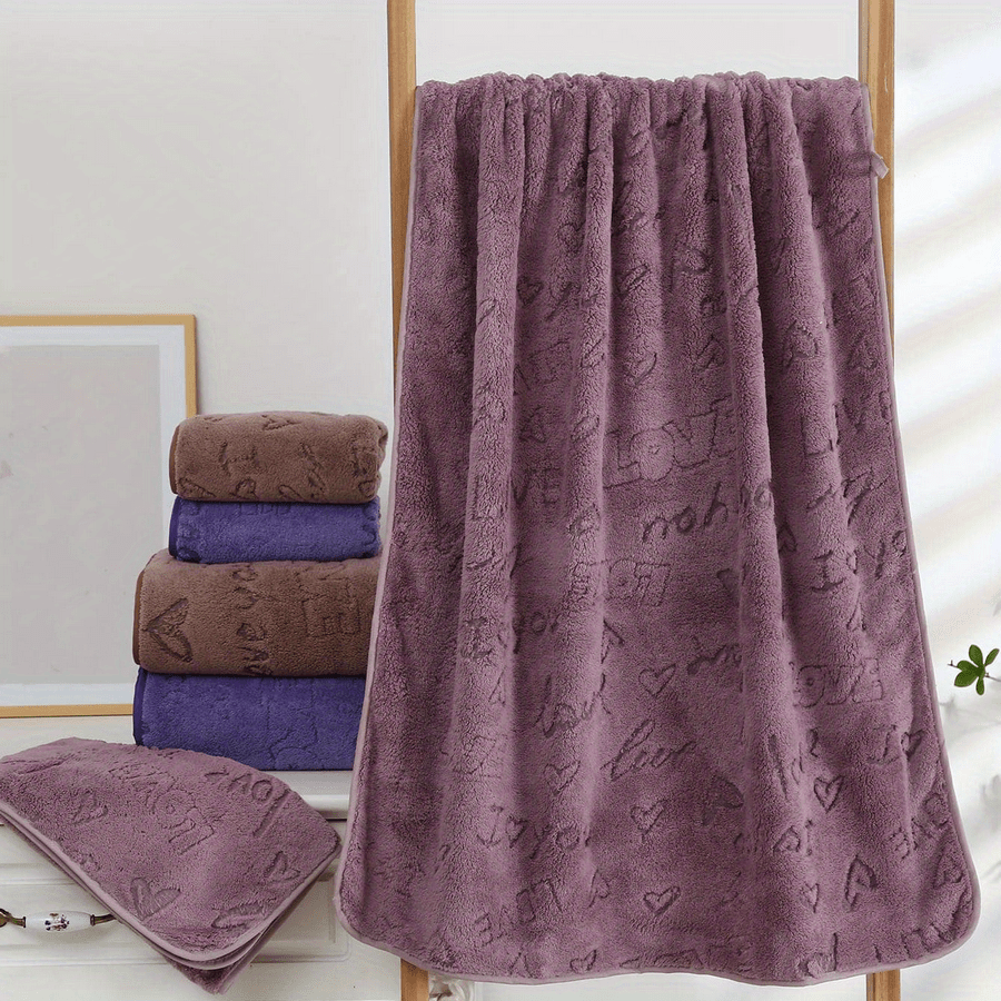 1 set of Coral Velvet washcloth towels includes 2 pieces: 1 piece measuring 34*75cm and 1 piece measuring 70*140cm, or alternatively 1 piece measuring 40*80cm and 1 piece measuring