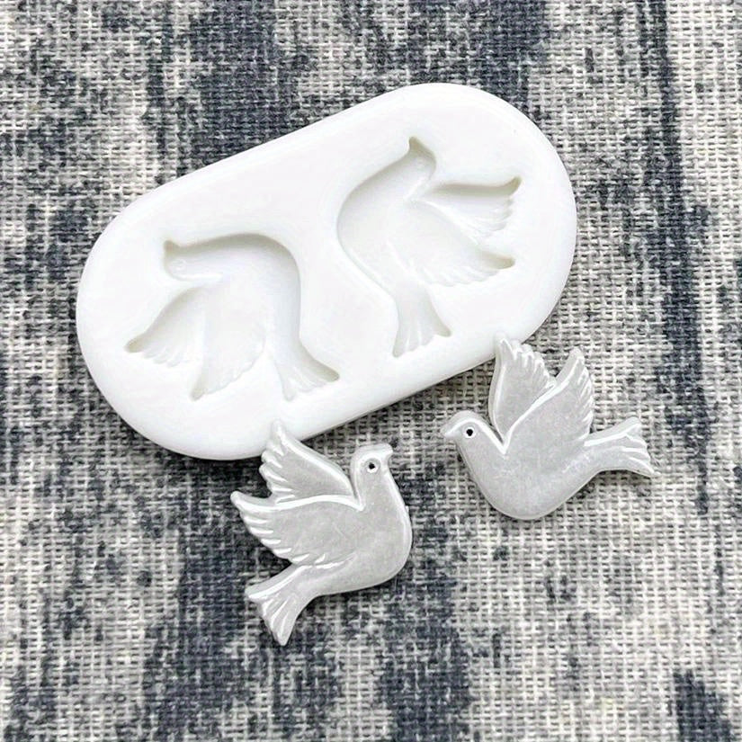 Silicone Cake Mold Shaped Like a Dove - Ideal for Decorating Fondant, Chocolate, and Sugarcraft in the Kitchen or Restaurant Setting. Features Easy Release and Long-lasting Construction