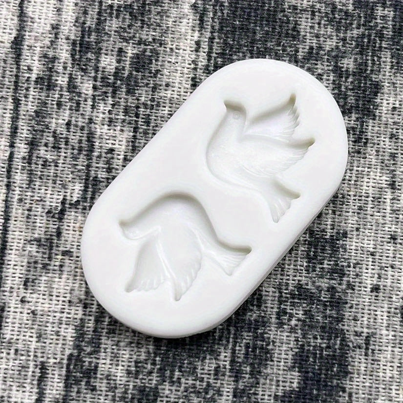 Silicone Cake Mold Shaped Like a Dove - Ideal for Decorating Fondant, Chocolate, and Sugarcraft in the Kitchen or Restaurant Setting. Features Easy Release and Long-lasting Construction