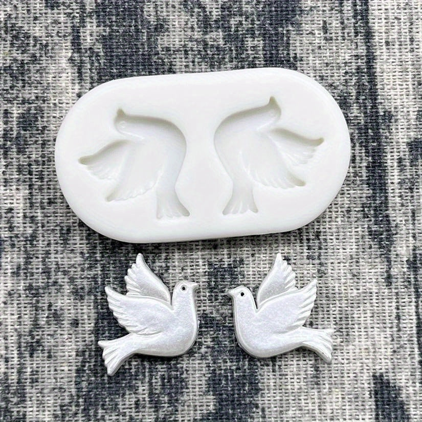 Silicone Cake Mold Shaped Like a Dove - Ideal for Decorating Fondant, Chocolate, and Sugarcraft in the Kitchen or Restaurant Setting. Features Easy Release and Long-lasting Construction