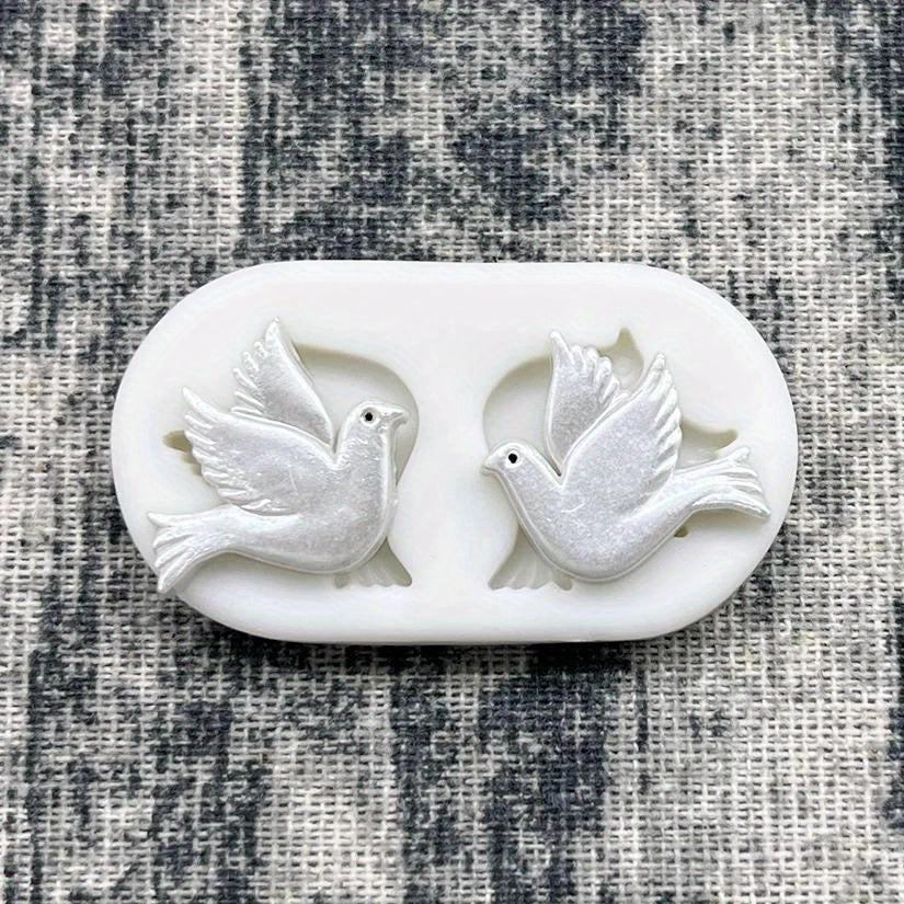 Silicone Cake Mold Shaped Like a Dove - Ideal for Decorating Fondant, Chocolate, and Sugarcraft in the Kitchen or Restaurant Setting. Features Easy Release and Long-lasting Construction