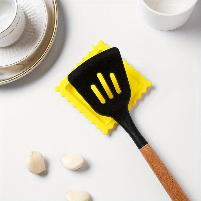 Cute cartoon silicone spoon rest: heat-resistant, non-slip mat for kitchen spoons & ladles.