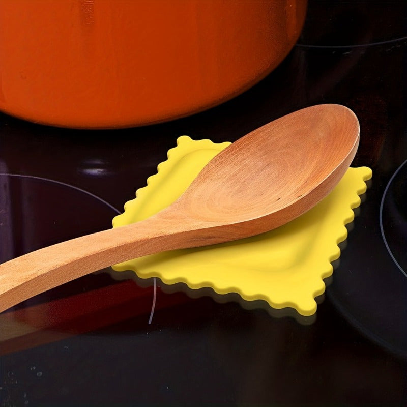 Cute cartoon silicone spoon rest: heat-resistant, non-slip mat for kitchen spoons & ladles.