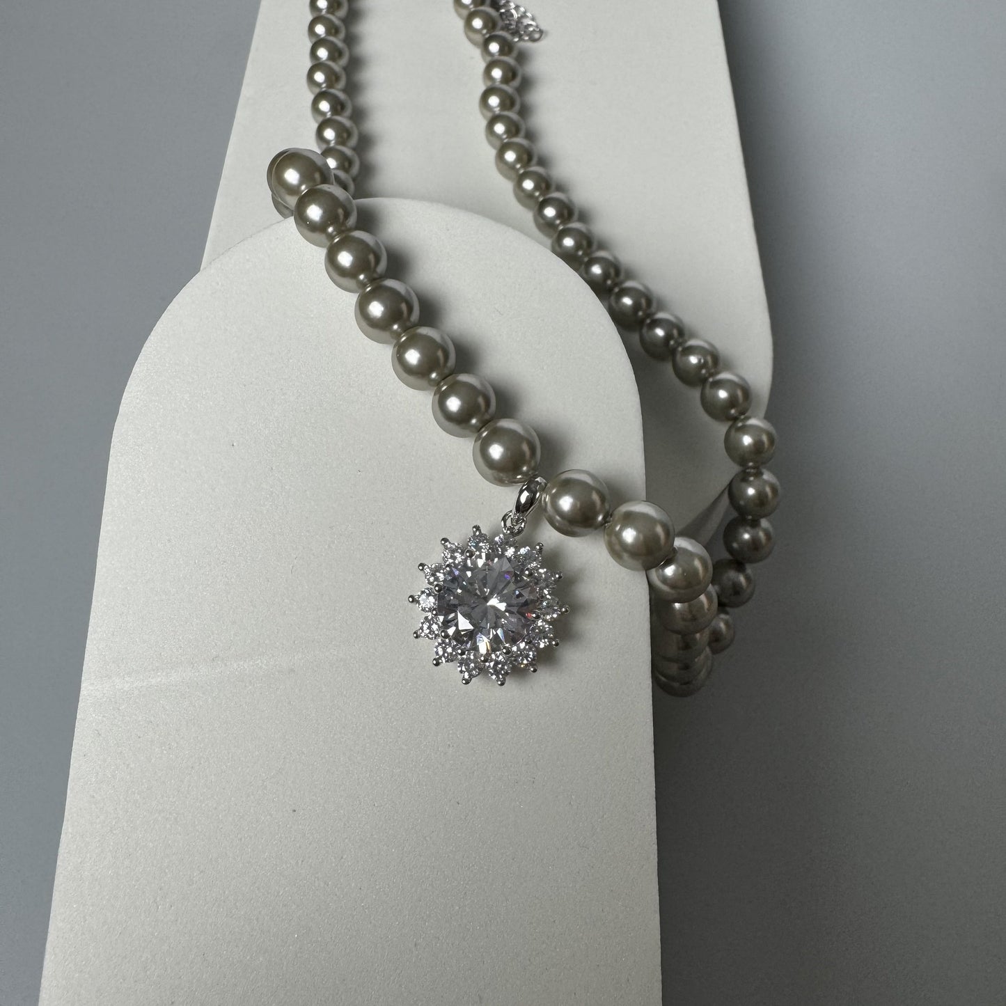 Stylish 925 Sterling Silver Necklace featuring an Adjustable Chain and Stunning Moissanite Pendant - Great for Both Daily Wear and Special Events, A Wonderful Valentine's Day or Anniversary Present for Women