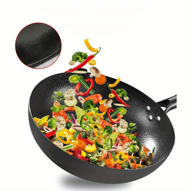 Versatile Cookware Set includes a Cast Iron Chef’s Pan, Hammered Wok, Uncoated Non-Stick Frying Pan with a Flat-Bottom design, suitable for Gas, Electric, and Induction Cookers