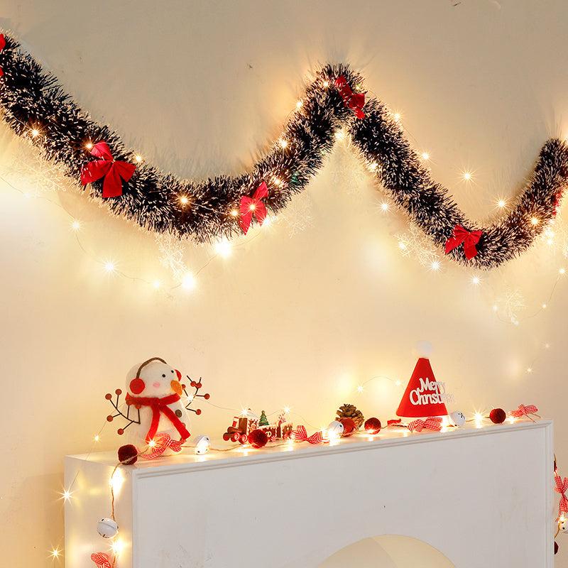 30 LED Christmas tinsel garland set with battery power, ideal for decorating fireplace mantels and staircase railings.