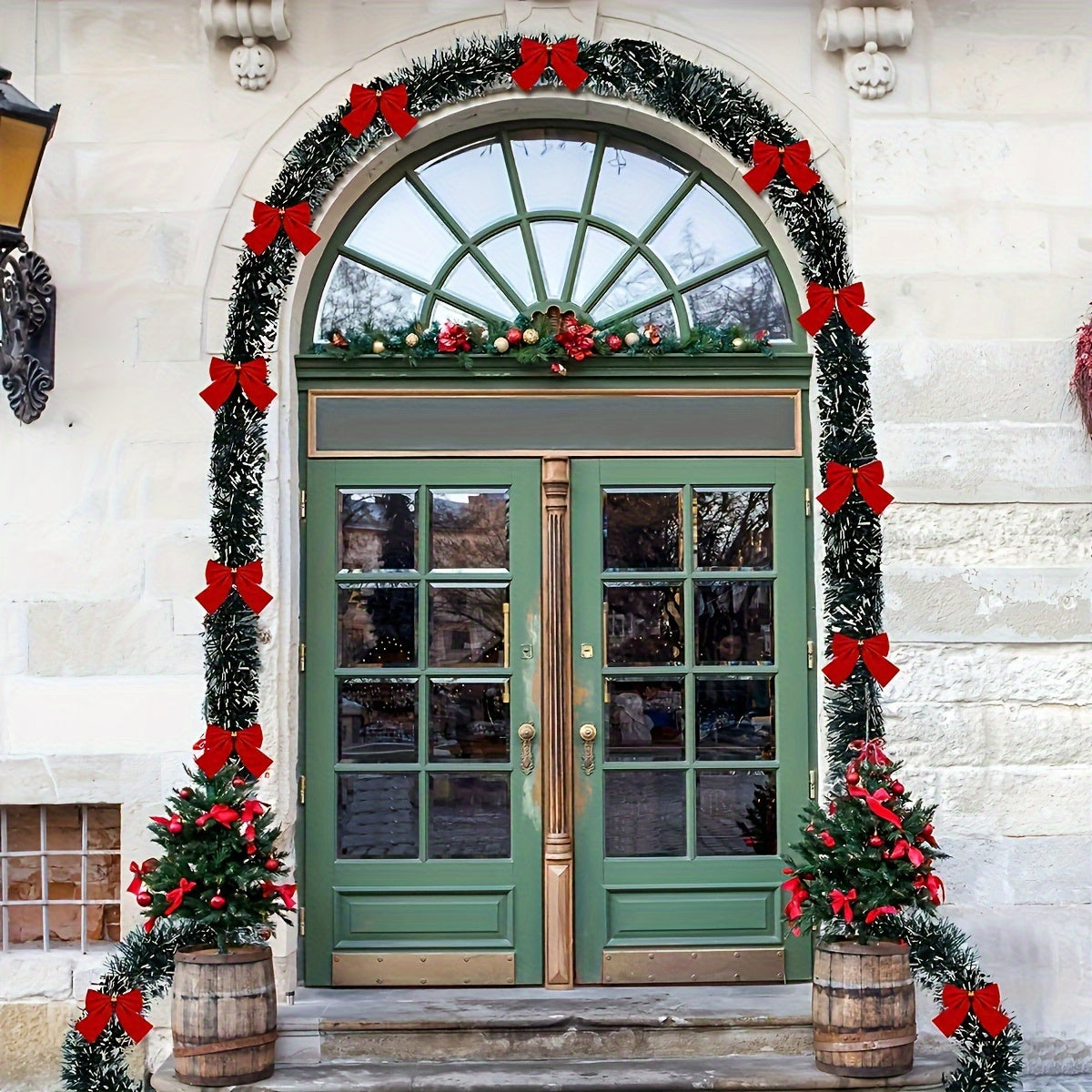 30 LED Christmas tinsel garland set with battery power, ideal for decorating fireplace mantels and staircase railings.