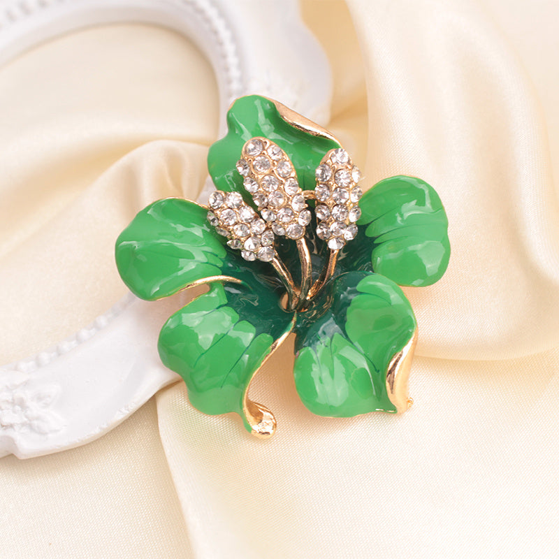 Stylish Enamel Floral Brooch: A Must-Have Addition to Women's Wardrobe