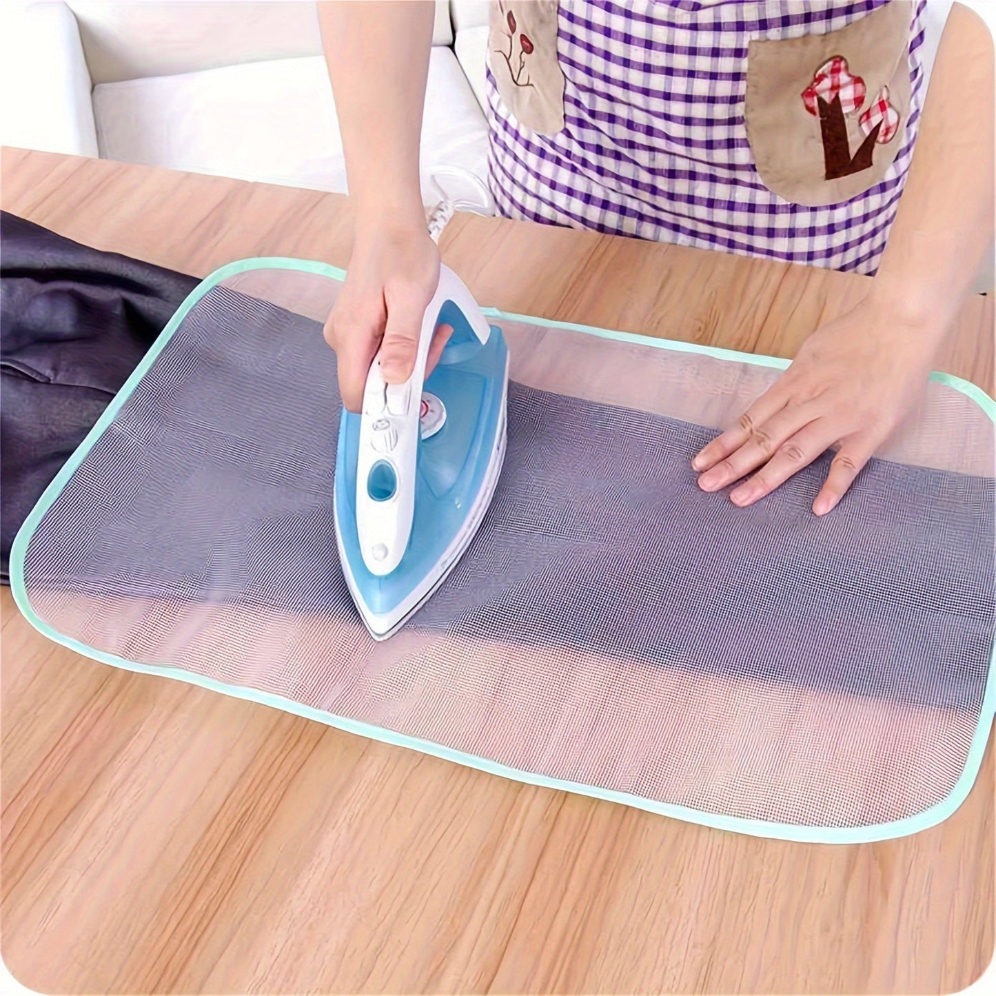 Set of four heat-resistant ironing mesh pressing pads - No electricity required, safeguards clothing, ideal for use at home