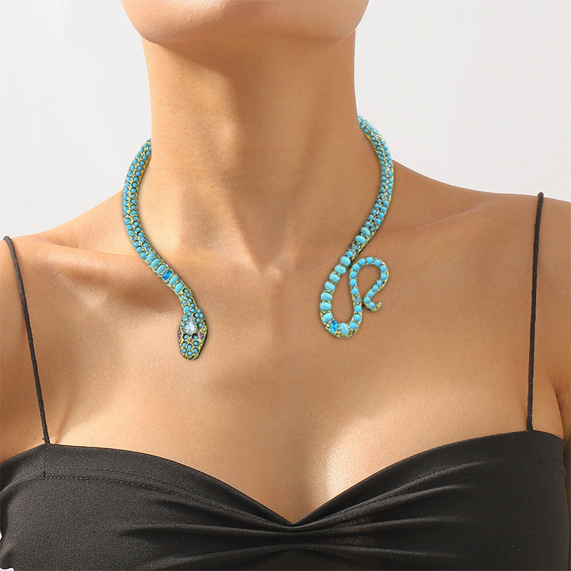 Stylish Turquoise-Inlaid Metal Necklace with Clavicle Chain, Elegant Snake Design, Made of Zinc Alloy - Perfect for French/Boho Inspired Casual Outfits