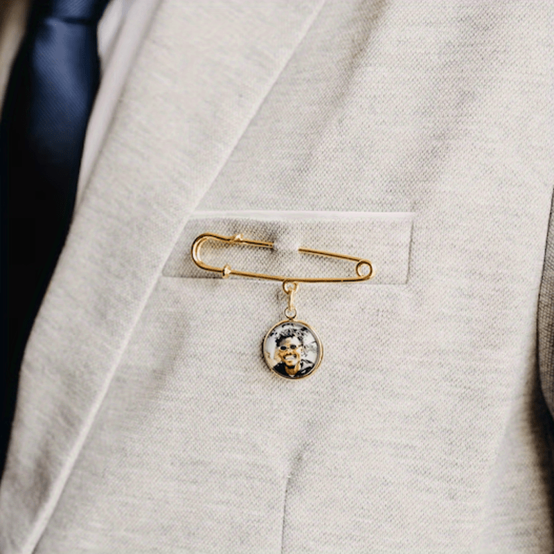 Unique Metal Lapel Pin with Round Design - Personalized Brooch for Weddings, Anniversaries, Birthdays & More - Customized with Photo & Text for a Perfect Gift