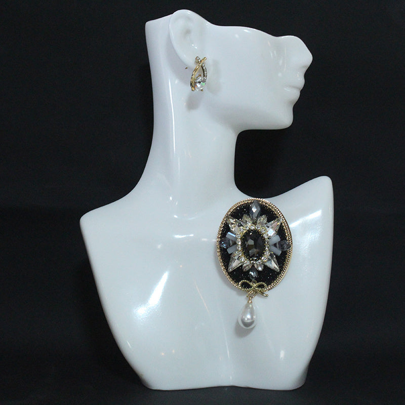 Stylish and Opulent Unique Brooch Adorned with Faux Pearl Pendant, Oval Design, Fashionable and Trendy Accent.