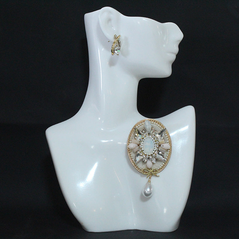 Stylish and Opulent Unique Brooch Adorned with Faux Pearl Pendant, Oval Design, Fashionable and Trendy Accent.