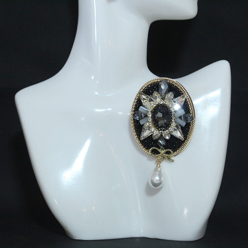 Stylish and Opulent Unique Brooch Adorned with Faux Pearl Pendant, Oval Design, Fashionable and Trendy Accent.