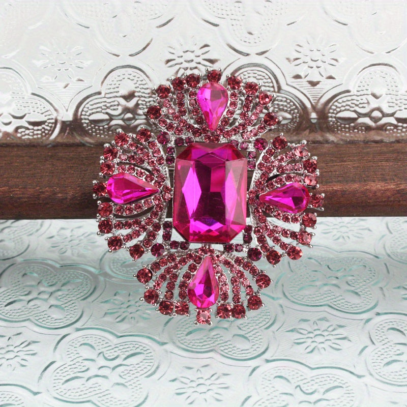 Luxurious Fashion Accessory: Vintage-Inspired Brooch Featuring Rhinestone Accents and Unique Design