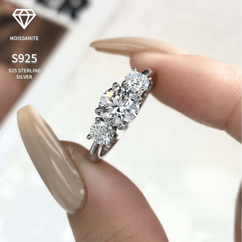 This classic and elegant three-stone ring is a fashionable choice. Crafted from 925 silver, it features three moissanite stones inlaid in a timeless design. This versatile piece is perfect for daily wear or as a thoughtful gift for someone special.